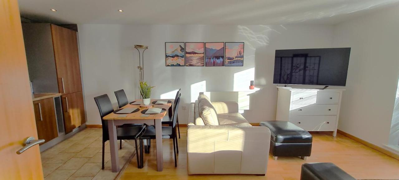 Sidemersey Livings- Convenient 1-Bedroom Flat With A View, Central 리버풀 외부 사진