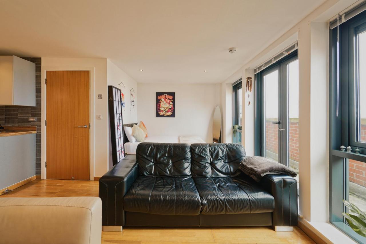 Sidemersey Livings- Convenient 1-Bedroom Flat With A View, Central 리버풀 외부 사진